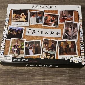Friends 1000-Piece Puzzle